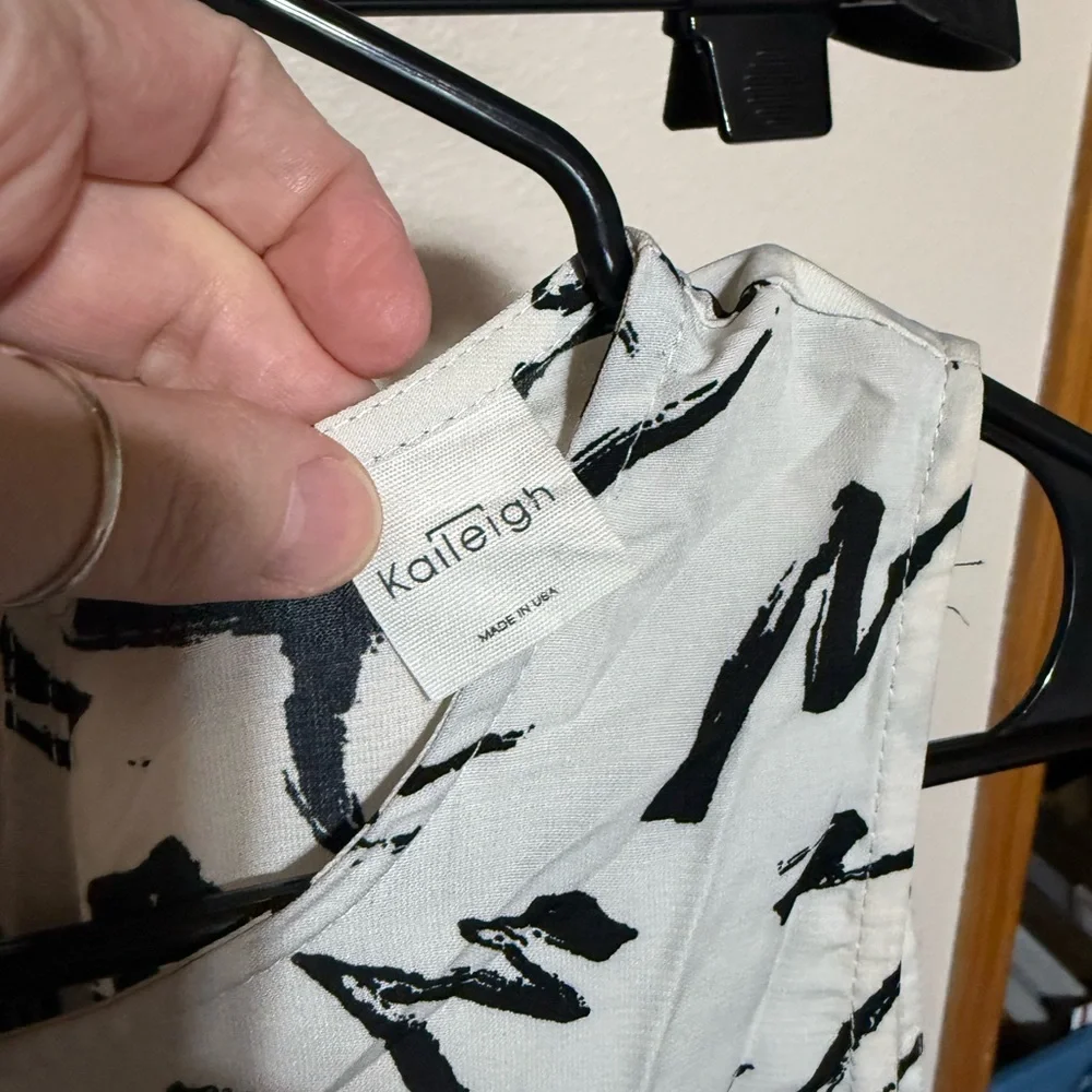 Kaileigh Black and White Abstract‎ Top